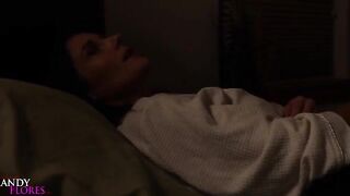 The teacher and student shared a bed in the hotel, losing self-control