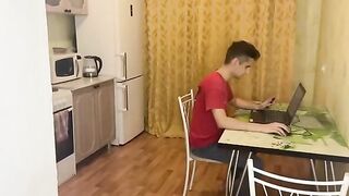 The computer broke down, so I called a friend to repair it, and he repaired it with passion