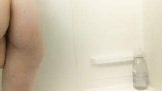 Short emo girl Eelet fucks with a huge dildo and showerhead