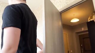 A girl came to rent a room and got a blowjob