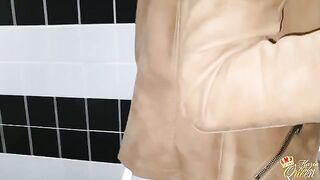 Fast sex in the public toilet, just too wild