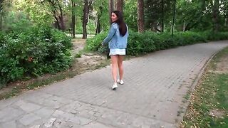 A quick blowjob with a hot brunette in the park, cum in mouth