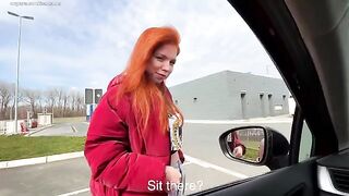A stranger swallowed a dick right in the car and came with him