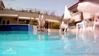 A woman’s big ass was oiled and caressed by a stranger on vacation
