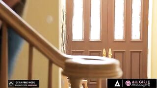 Riley Reid helps her bestie Carter Cruise practice to become a top masseuse