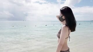 A petite Chinese girl was played with by her boyfriend in a steamy preview