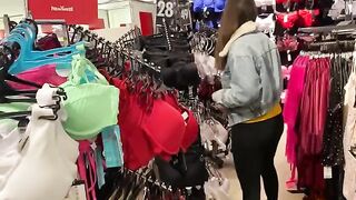 The shopping trip ended up in a toilet gallery with a hot ChihuahuaSU