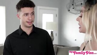 Stepsister’s wet pussy is too tempting for a curious guy