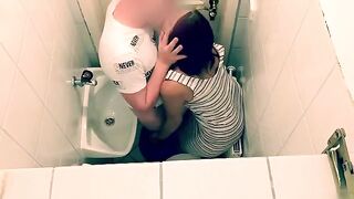 After a night on Tinder, the couple has sex in the restaurant toilet
