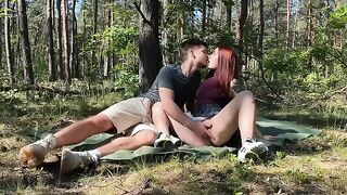 Short time picnic in the park turns into a passionate outdoor session for amateur couple