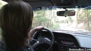 Old grandma picked up a guy and got fucked in the car