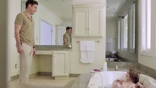 Step sister has an opinion about her stepbrother’s size after taking a bath