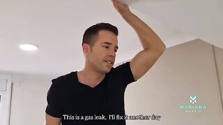 Air technician’s cumshot on ass after exclusive service