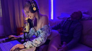 A gamer girl was fucked by a stepmom in a steamy video