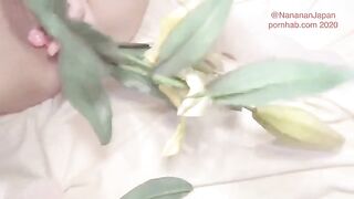 Bukkake with a cute girl who puts flowers in her ass hole