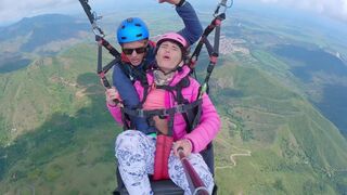 Sexx Sexxx has an extreme squirt while paragliding at 2200 m above the sea