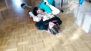 Guy fucks his girlfriend on the floor and she squirts