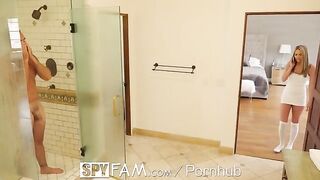 Athena sneaks into the shower with her stepdad in spyfam scene
