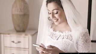 A bride finds her new wife and step-wife for a good fuck