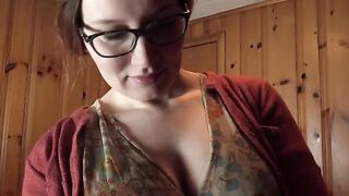 Bettie Bondage teaches how to pose for an erotic photo session