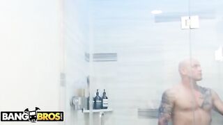 Dude gets ambushed by horny step sister Mia Malkova with her famous PAWG booty
