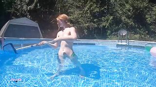 Short video with girl trying to be naked outside and ignoring