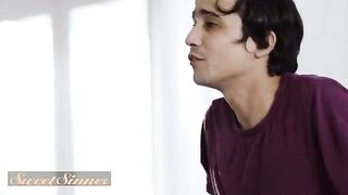 The girl came to her boyfriend’s house to meet his dad