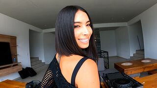 The DJ gave a girl an exclusive sex lesson
