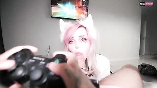 The pretty babe gets fucked while I play Genshin Impact