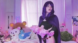 Raven discovers StarFire's toys and has fun experimenting