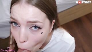 The delivery girl is having sex with a random stranger after work