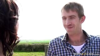 A man fucked a juicy beauty on a haystack