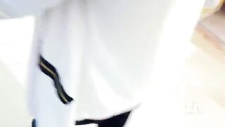 A blowjob in the car with a guy who doesn’t notice anything