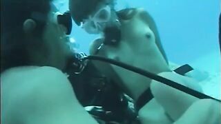 Fucking a girl with a hairy pussy underwater