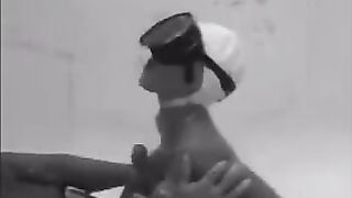 During the diving, a hot girl made an aqualangist a blowjob