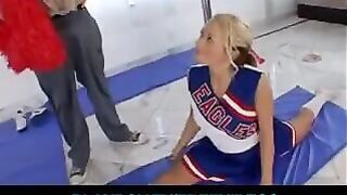 A gymnast has an awesome sex while sitting on the twine