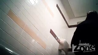 A camera was secretly placed in the woman's toilet. You can watch