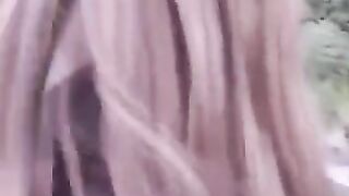 A girl is not shy to do a blowjob in public places