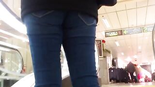 A girl with such a sexy body gets fucked perfectly well in this video