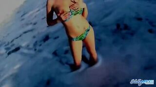 Iraqi beauty Lara Tinelli shows her charms in HD
