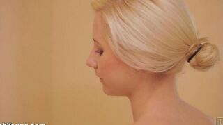 Girl plays with a brush handle and cum in her pussy