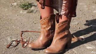A blonde beauty got horny and masturbated outdoors