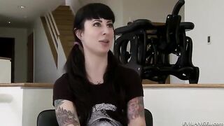 A girl has a great sex while her boyfriend caresses her pussy