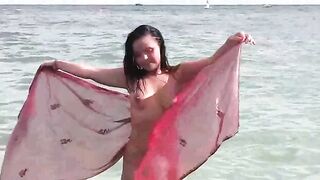 A moment of naked bathing in the sea eporn