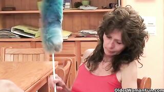 A mature woman plays with her pussy using her fingers to get orgasm