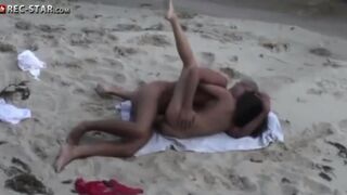 A real beach pic in the nude hidden from the camera