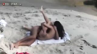 A real beach pic in the nude hidden from the camera