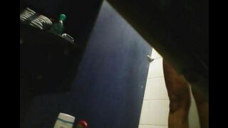 A girl has no shame and showers without curtains