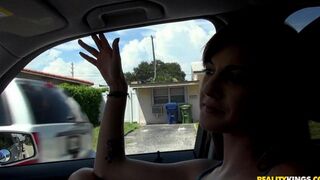 Skinny babe agreed to sex with a pickuper right in his car