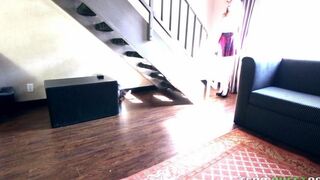 He planted a cock in the girl’s pussy with a big ass, and filmed it